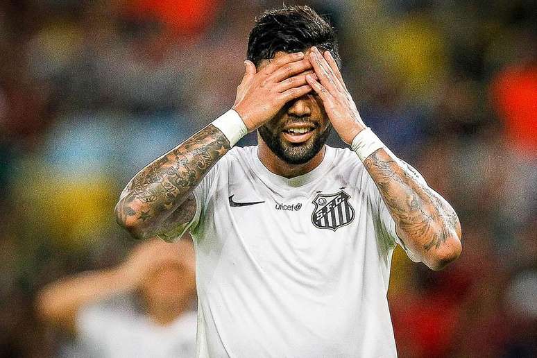 Santos tentou, chegou a empatar o jogo no RJ, mas perdeu mais uma no Brasileiro