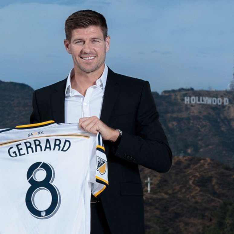 Gerrard quando apresentado pelo Los Angeles Galaxy; vitória na estreia