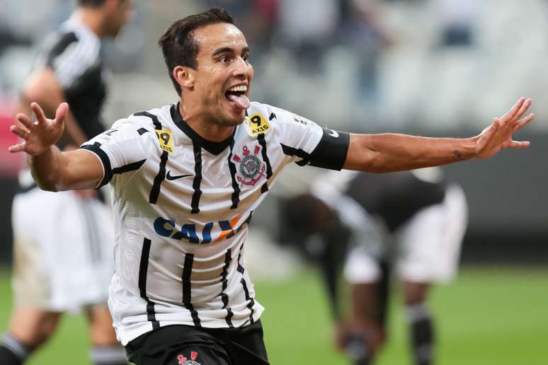 Corinthians va desafiar o Goiás no Serra Dourada