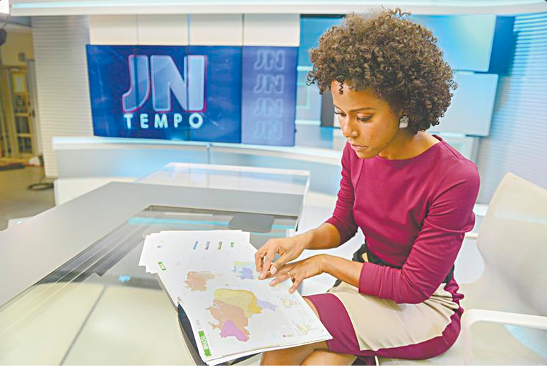 Um grupos sob investigação seria responsável por coordenar a publicação de uma série de comentários racistas na página do Jornal Nacional, da TV Globo, no mês passado, contra a jornalista Maria Júlia Coutinho.