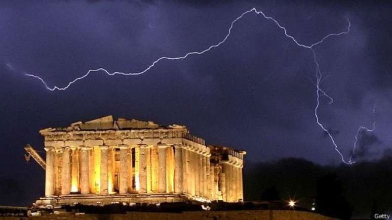 Depois de cinco anos, a crise grega chega a um momento de definição