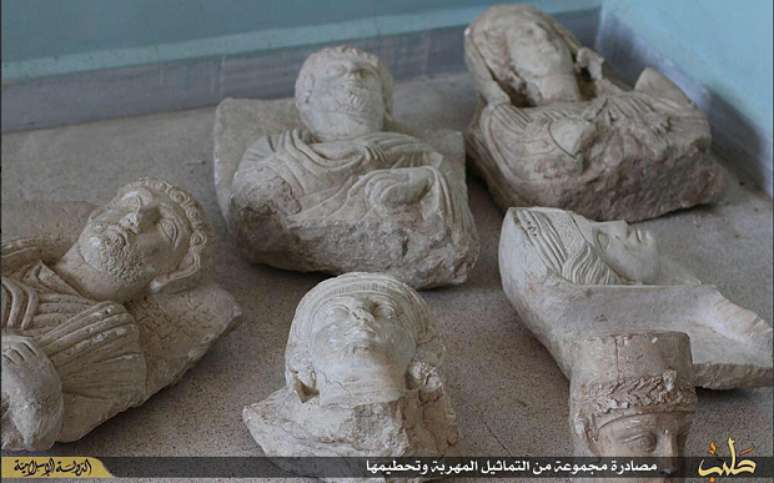 Segundo ONG, que cita fontes locais em Manbech, os bustos foram destruídos há três dias, mas eram falsos