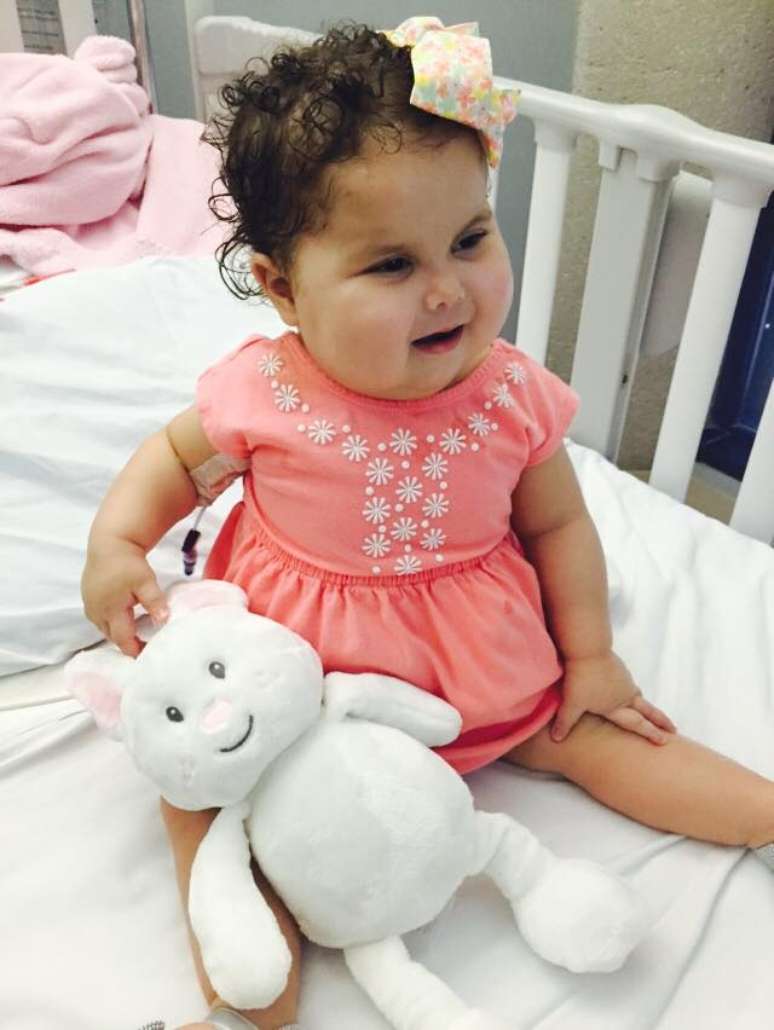 Quando nasceu, os médicos brasileiros estimaram que Sofia não passaria de um ano de vida. 