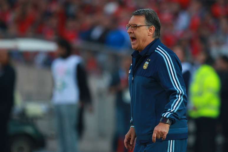 Tata Martino se irritou com a firmeza da marcação chilena