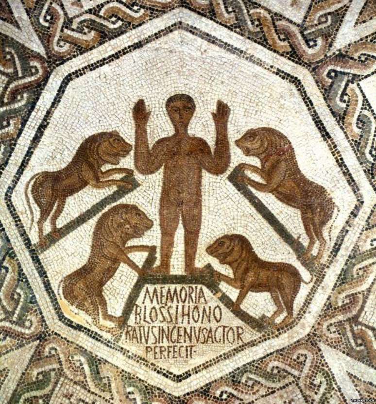Detalhe de um mosaico mostrando a história bíblica de Daniel na cova dos leões