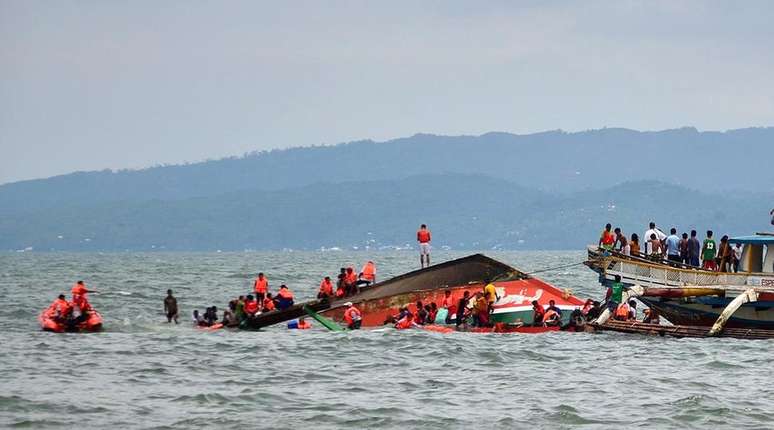 61 mortos em naufrágio em frente ao porto de Ormoc, na região central das Filipinas