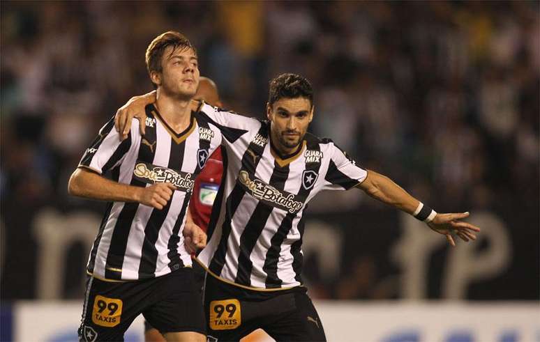 FOTOS - Botafogo atropela o Sampaio Corrêa e volta à ponta da Série B
