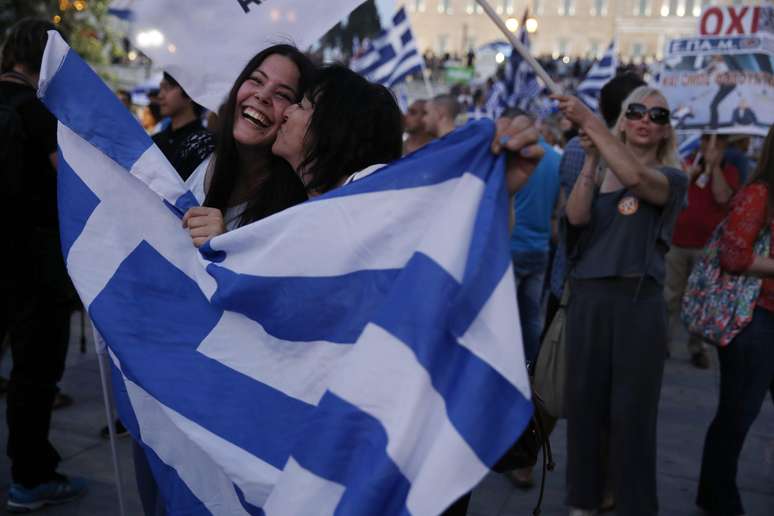 População comemora vitória do "oxi" ("não") no referendo deste domingo