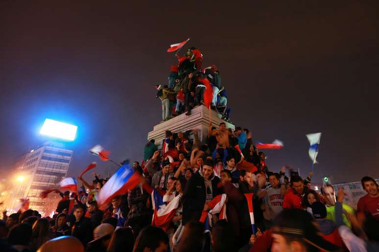 Comemoração chilena após o título foi parecida com a festa após cada jogo