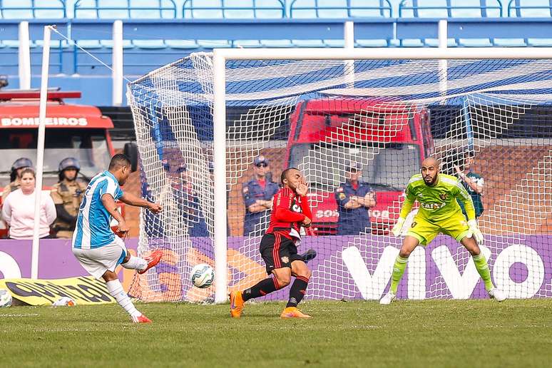 Avaí conseguiu o empate com o líder do Brasileiro