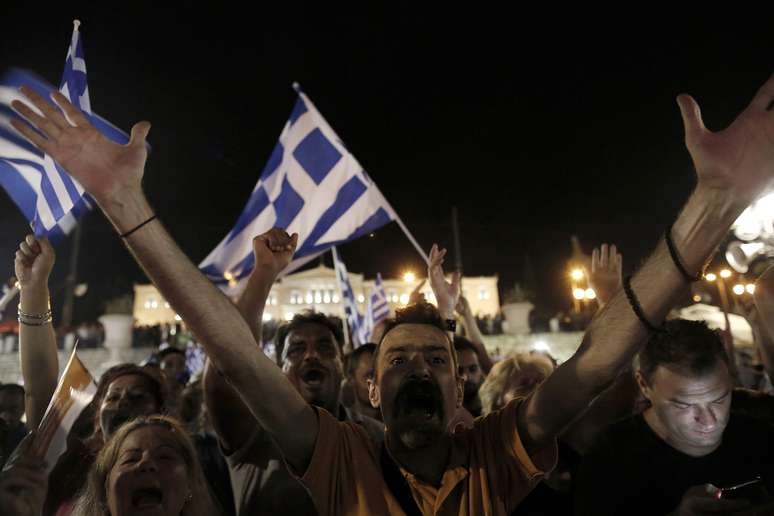 Gregos votaram "não" no referendo deste domingo