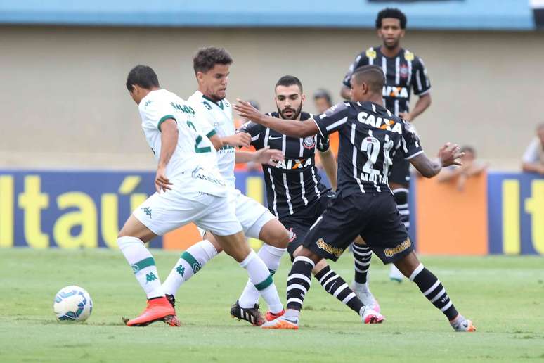 Corinthians teve o domínio da partida, mas não transformou em gols
