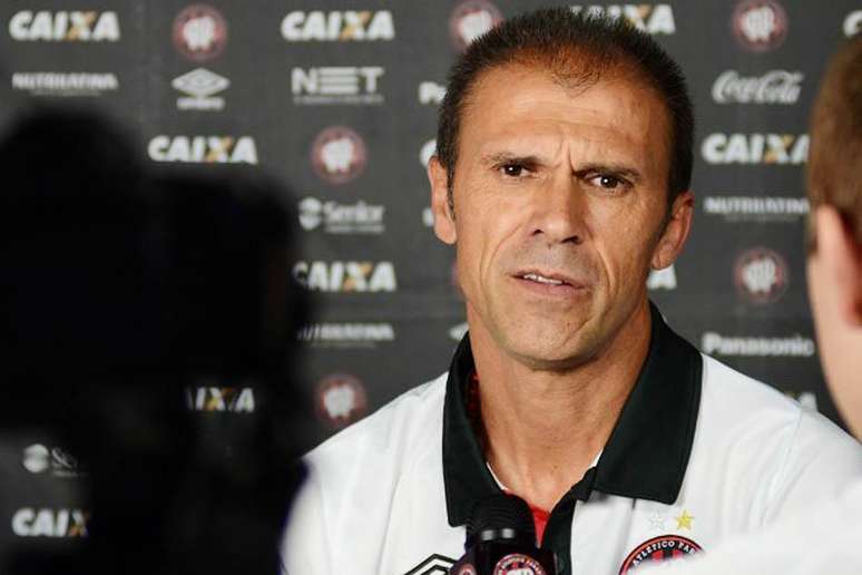 Milton Mendes - treinador do Atlético-PR