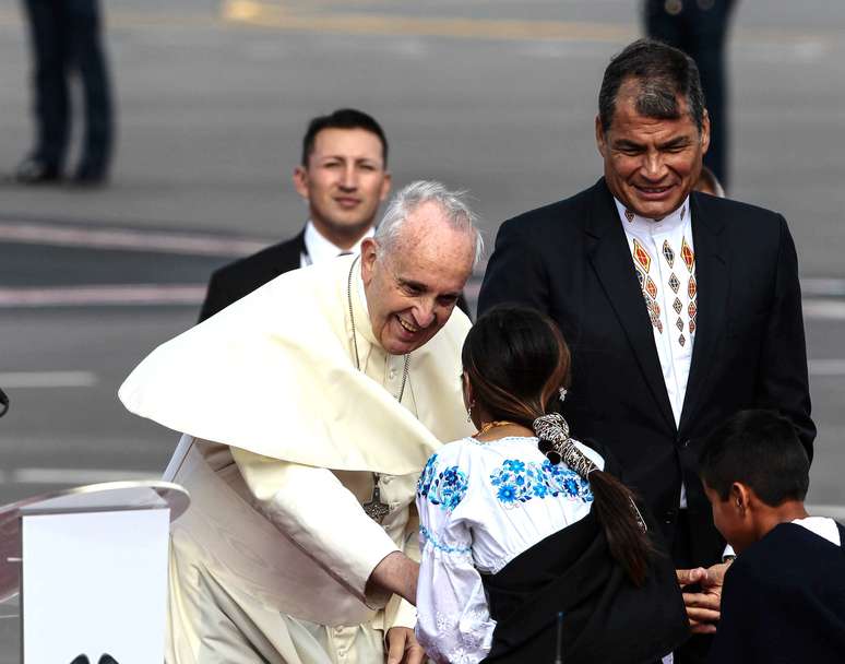 Papa perdeu o solidéu devido ao forte vento