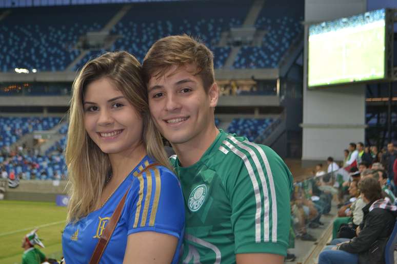 Maioria na Arena Pantanal, palmeirenses sorriram com vit&oacute;ria