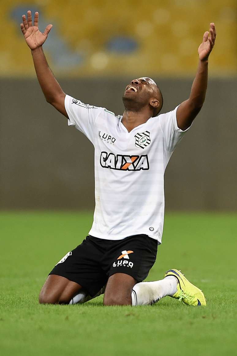 Fabinho comemora a virada tardia do Figueirense