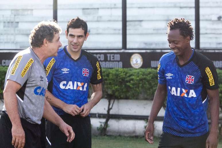 Contra o São Paulo, na quarta-feira, o Vasco terá Andrezinho e Herrera à disposição