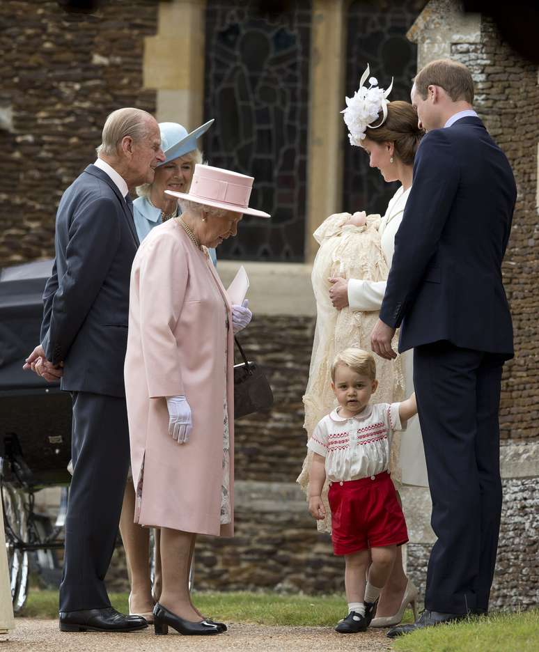 A roupa usada por ele foi uma homenagem ao pai, que vestiu conjunto quase idêntico há mais de 30 anos para visitar o recém-nascido príncipe Harry no hospital