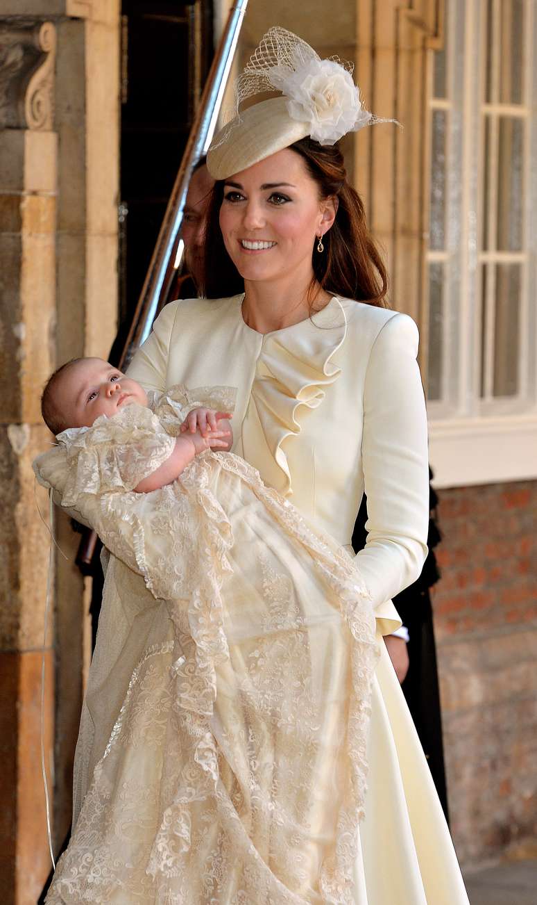 Em 2013, o príncipe George foi batizado com a mesma roupa de renda