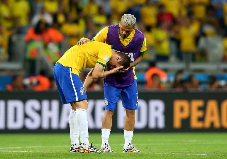 Daniel Alves ficou no banco de reservas durante o 7 a 1 da Alemanha sobre o Brasil