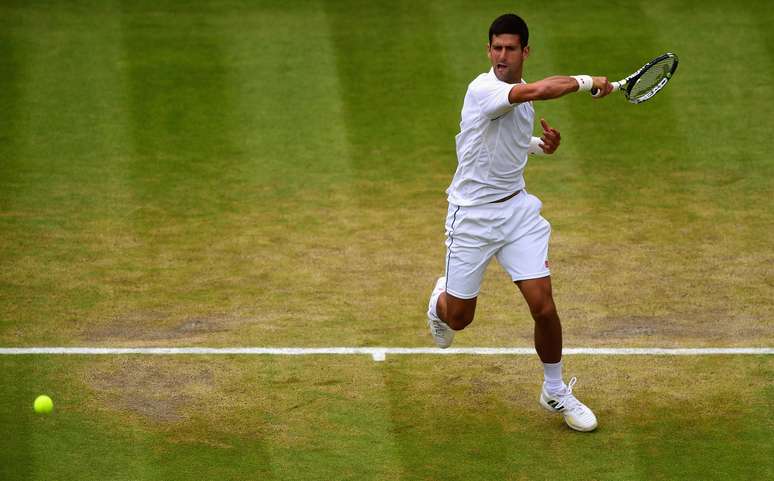 Djokovic avança e garante vaga nas quartas de final