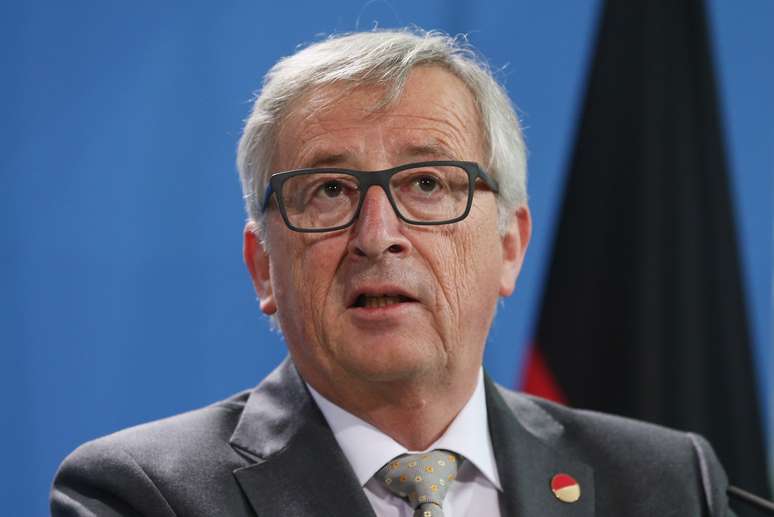 Jean-Claude Juncker disse nesta terça-feira (7) ser contra uma saída da Grécia da zona do euro, apesar de os gregos terem rejeitado os termos do pacote de resgate no referendo.