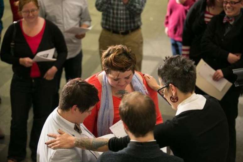 Nadia celebrou uni&atilde;o civil gay ap&oacute;s &agrave; meia-noite do dia em que tornou-se legal em Denver