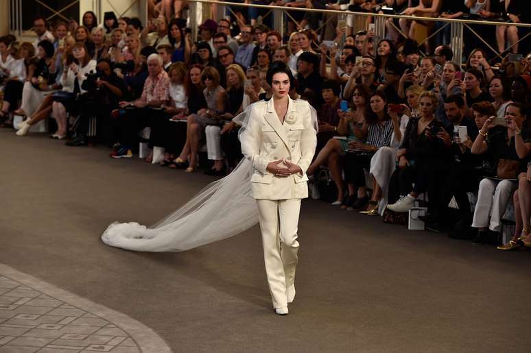 Kendall Jenner foi a estrela do desfile da Chanel