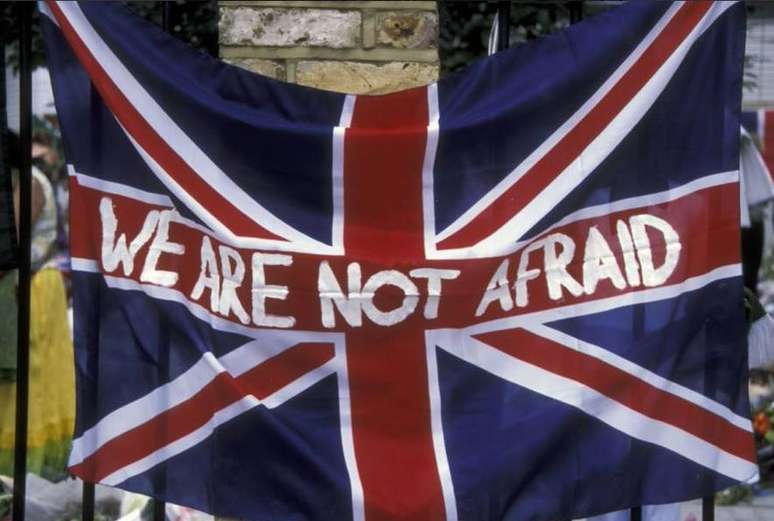 &#034;Nós não estamos com medo&#034;, diz mensagem em bandeira 