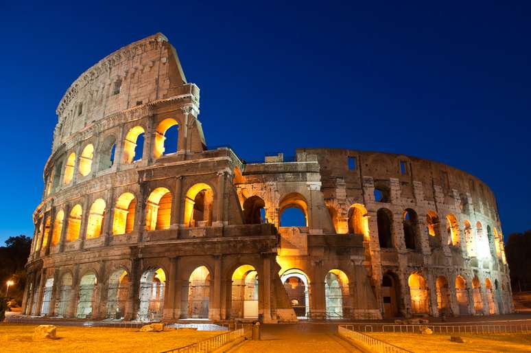 O objetivo da lei é "tutelar a segurança urbana e o decoro do patrimônio artístico, histórico e monumental" da capital italiana