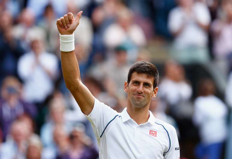 Djokovic vence e chega à semi em Wimbledon