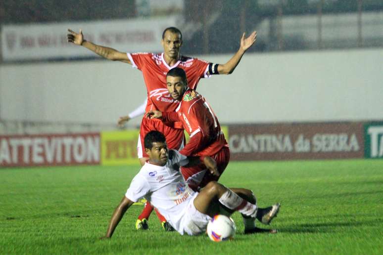 Rivaldo participa da vitória do Mogi Mirim