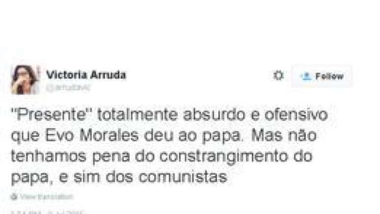 @arrudavic: "Presente totalmente absurdo e ofensivo que Evo Morales deu ao papa. Mas não tenhamos pena do constrangimento do papa e sim dos comunistas"