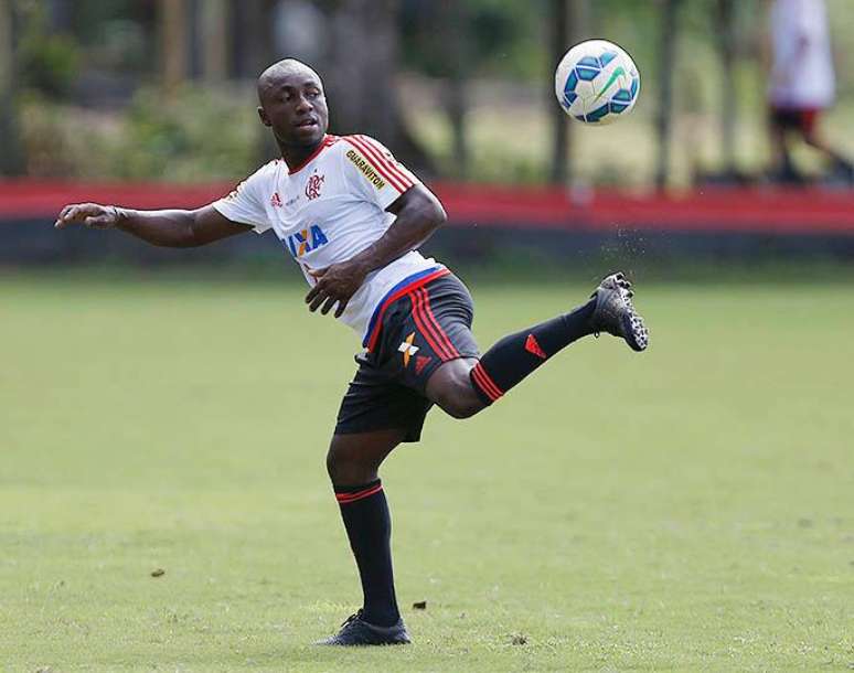 Armero não continua no Flamengo em 2016