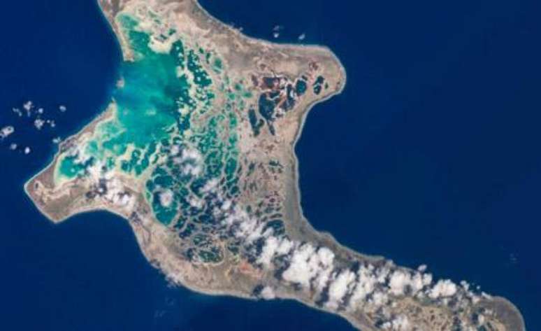 Mar avança sobre ilha de Kiribati