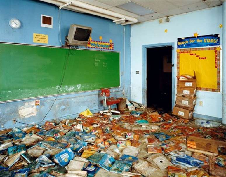 A imagem mostra a Classe 112, da escola Warren Easton High School, em Nova Orleans, Louisiana e foi feita em abril de 2006. Nova Orleans foi um dos lugares mais afetados pelo furacão Katrina em 2005.