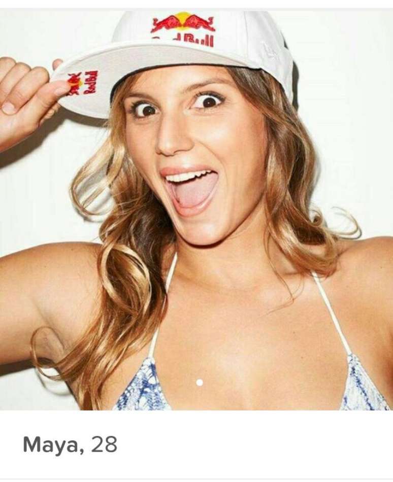 Foto do perfil de Maya Gabeira no Tinder. Ela est&aacute; a fim de paquerar, hein?