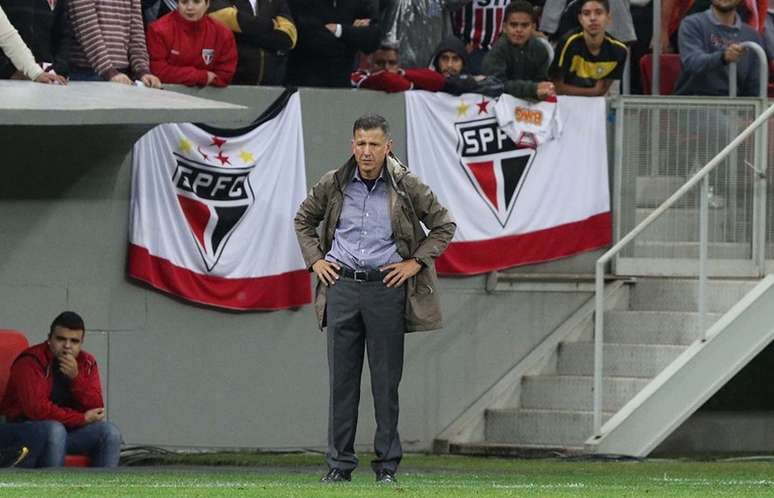 Juan Carlos Osorio rasgou elogios a Alexandre Pato