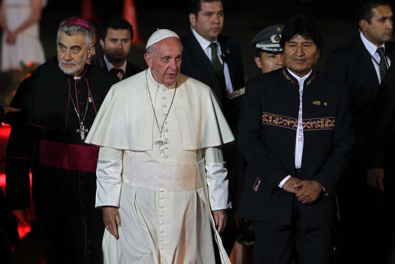 Papa Francisco ao lado do presidente boliviano Evo Morales