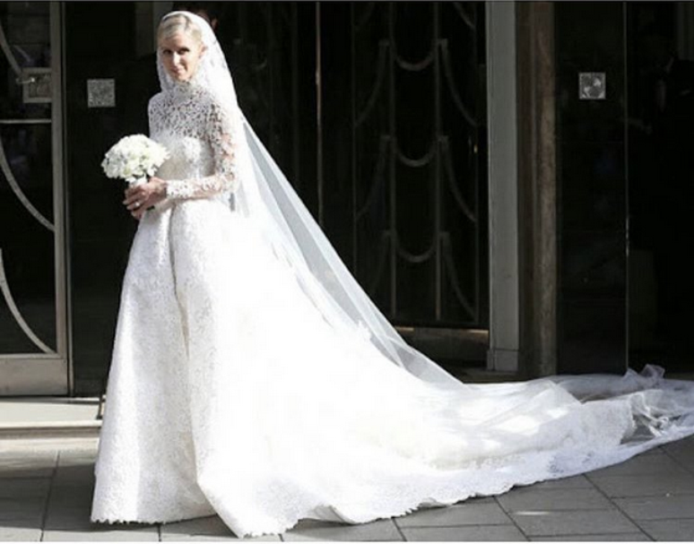 Nicky Hilton se casa com vestido da marca Valentino, em Londres, nesta sexta-feira (10)