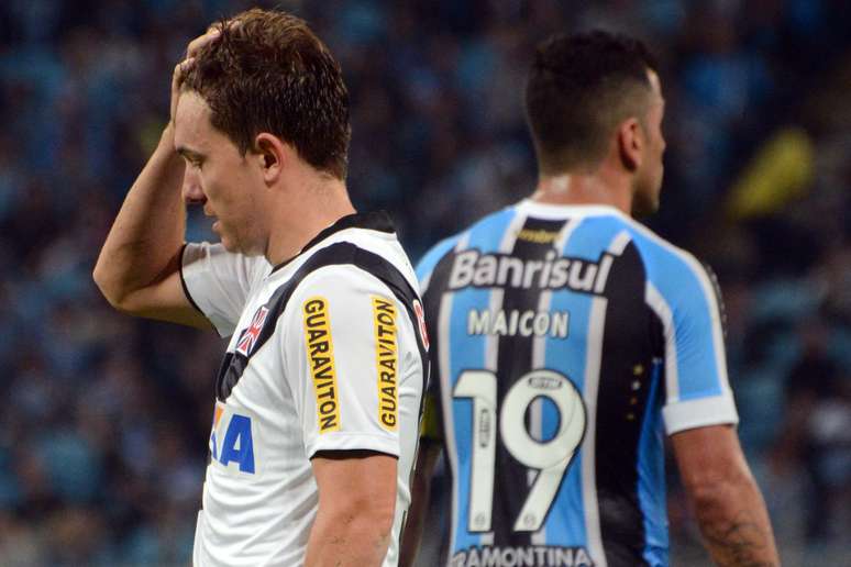 Dagoberto saiu jogando no ataque vasca&iacute;no, mas pouco incomodou a defesa gremista