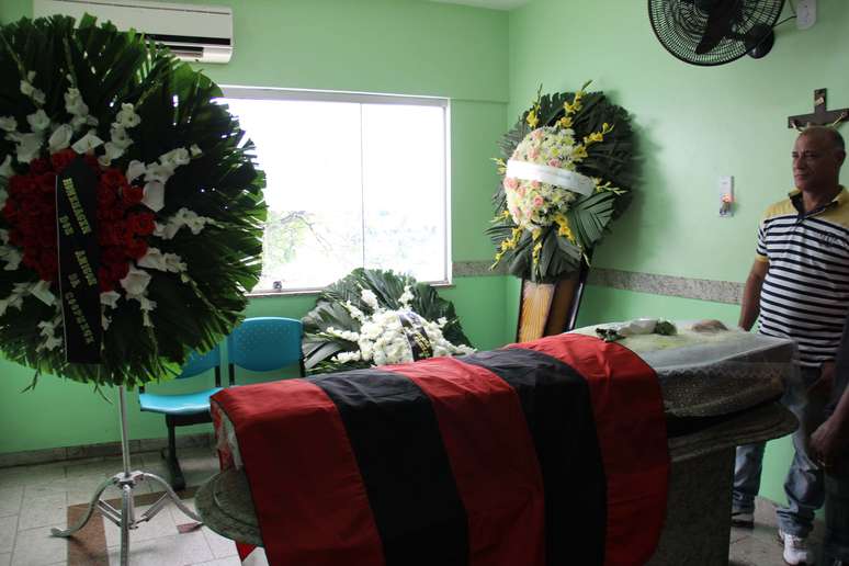 Alexandre de Oliveira foi velado e sepultado neste sábado, no Rio de Janeiro