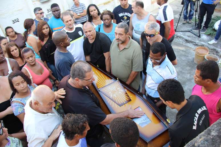 Corpo foi sepultado no Rio de Janeiro neste sábado