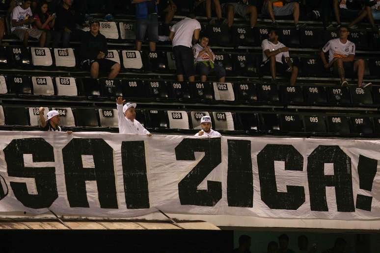 Torcida santista ficou aliviada com a vitória deste sábado, sobre o Figueirense