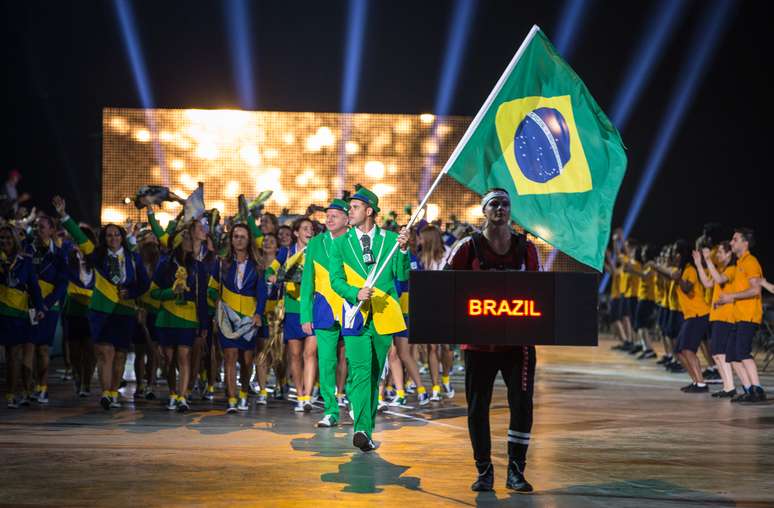 Thiago Pereira foi o porta-bandeira do Brasil