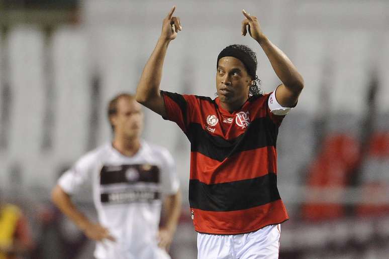 Ronaldinho jogou no Flamengo há 4 anos. Agora, vestirá a camisa do Flu