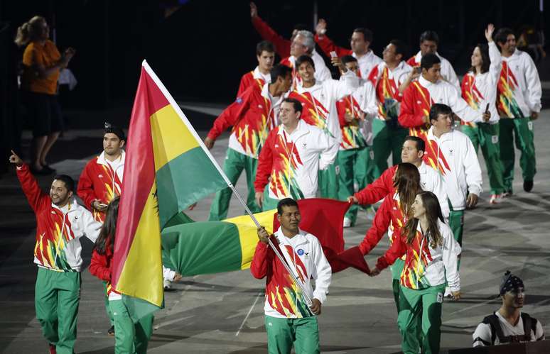 Rudolf Knijnenburg, do tiro esportivo, foi o porta-bandeira da Bolívia