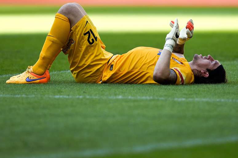 Cássio se machucou e foi substituído por Walter no intervalo