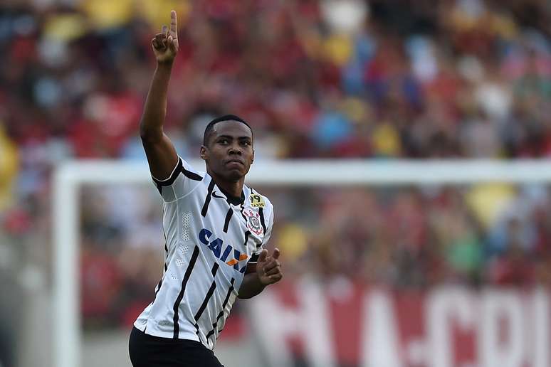 Elias foi um dos destaques da vit&oacute;ria corintiana neste domingo