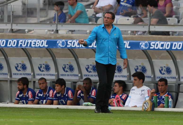 Vanderlei Luxemburgo promoveu mudanças no time titular, e o Cruzeiro reagiu bem